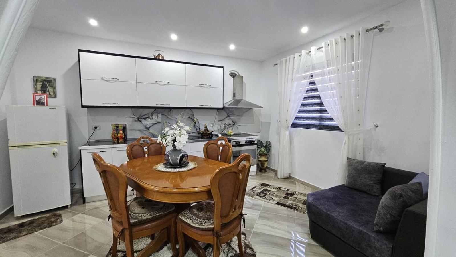 Guesthouse Albi Berat Exterior photo
